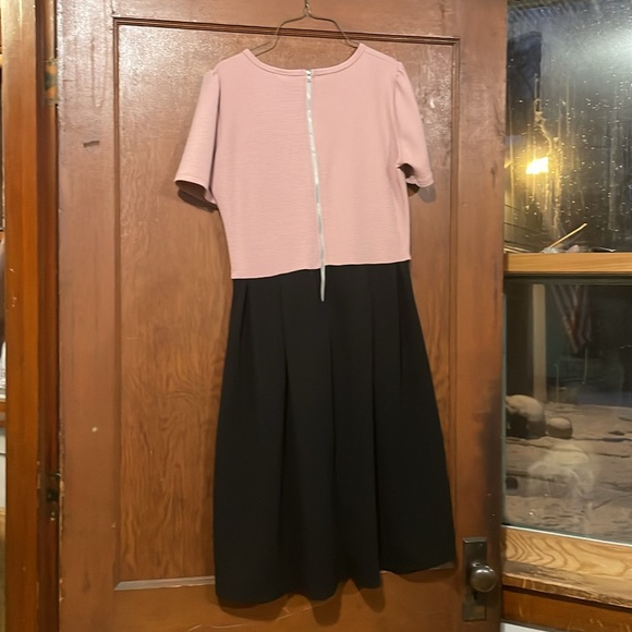 LulaRoe Amelia Dress - Picture 2 of 2